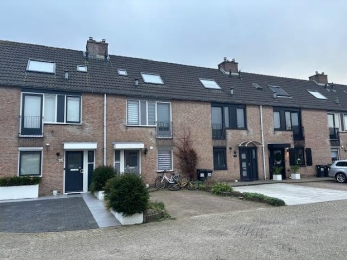 Bekijk foto 1/3 van house in Hoofddorp